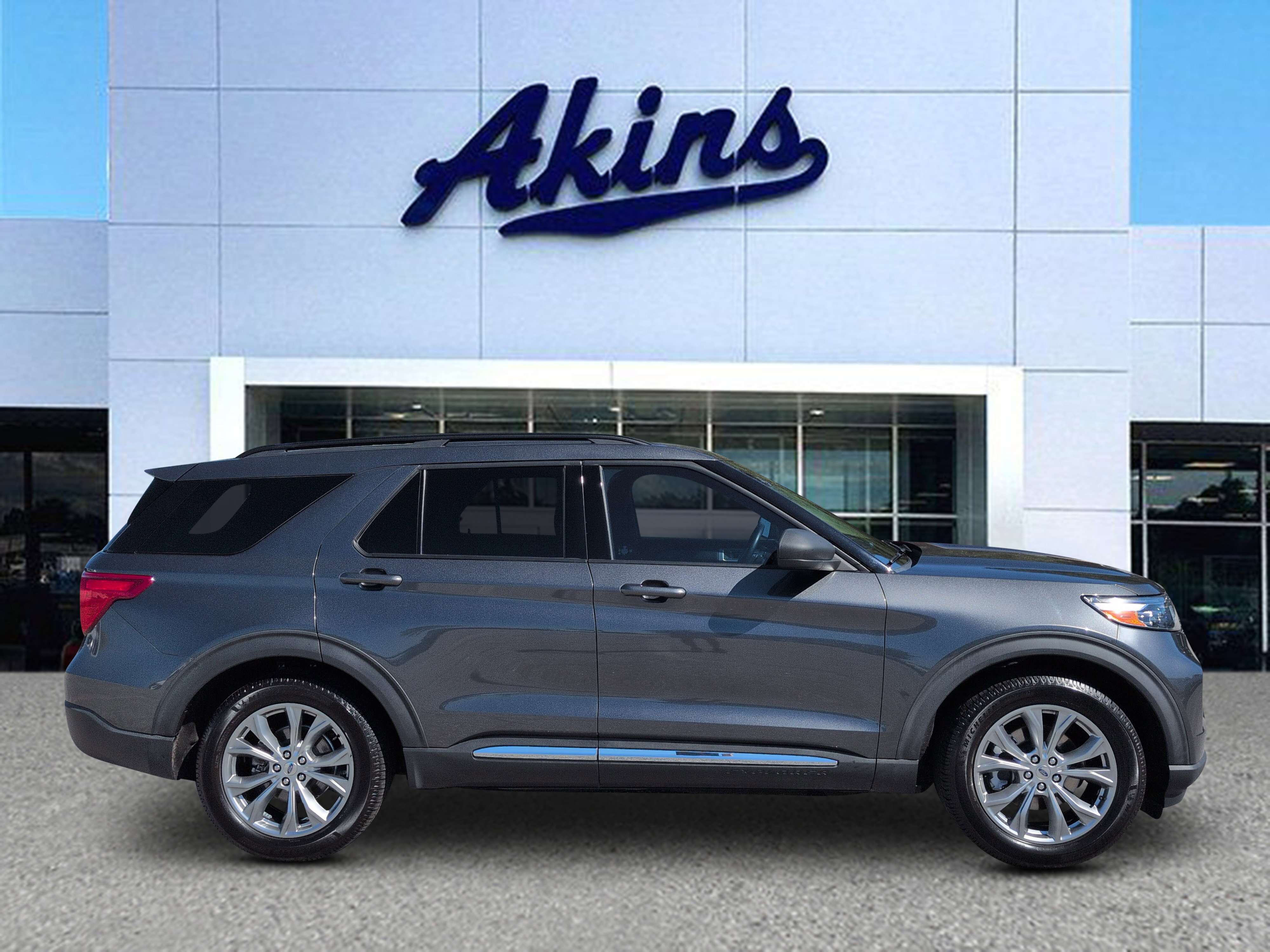 Certified 2020 Ford Explorer XLT w/ Equipment Group 202A RWD image 1