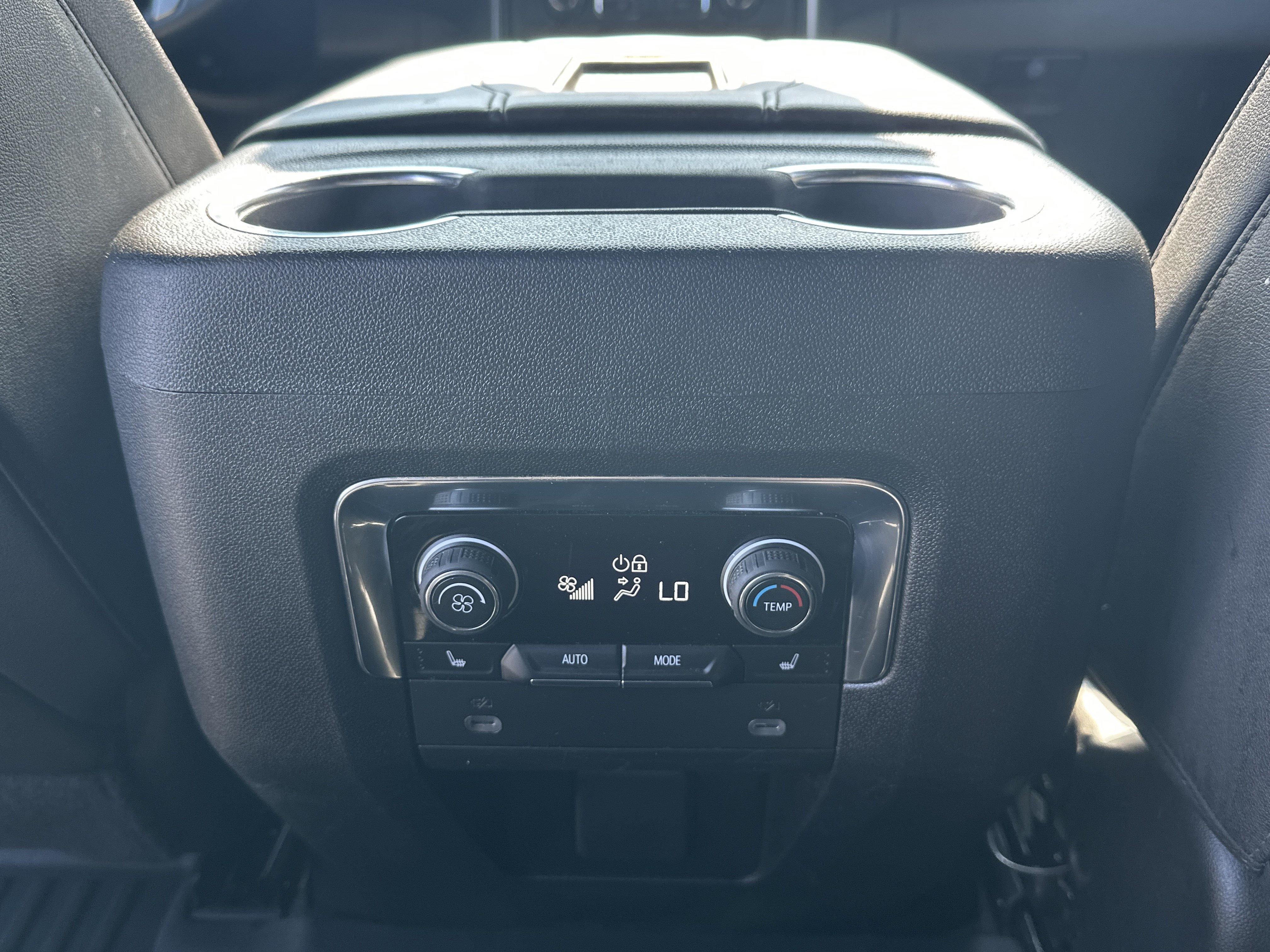 Used 2024 Chevrolet Tahoe Z71 w/ Luxury Package AWD/4WD image 29