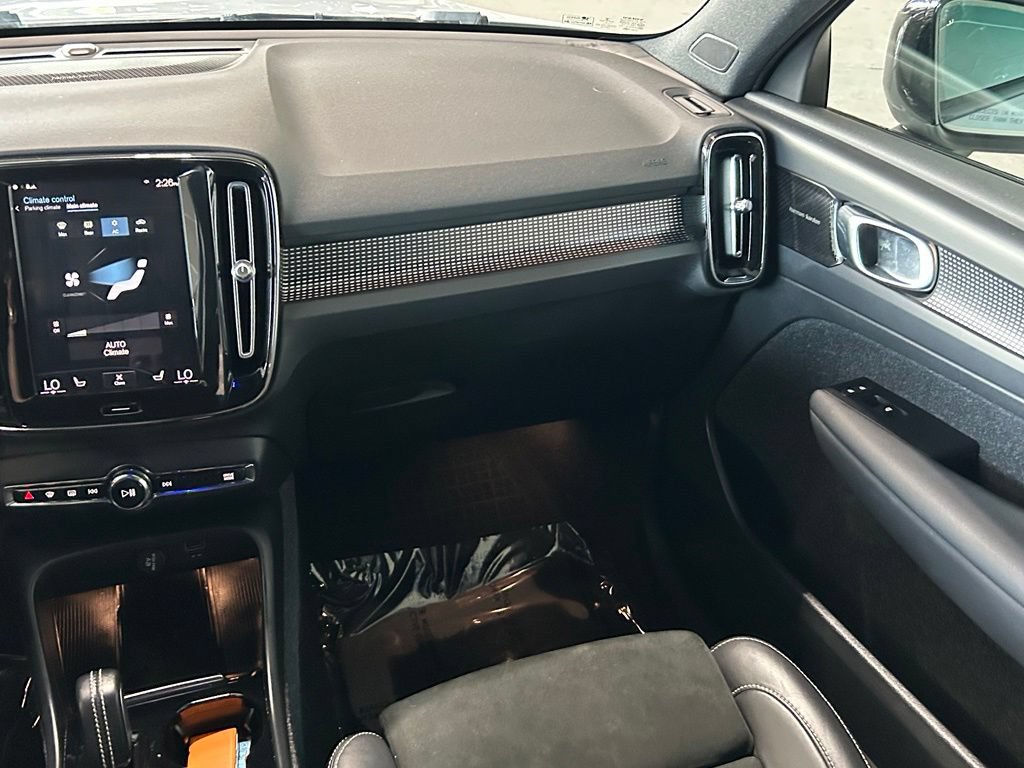 Used 2021 Volvo XC40 T5 R-Design w/ Advanced Package AWD/4WD image 11