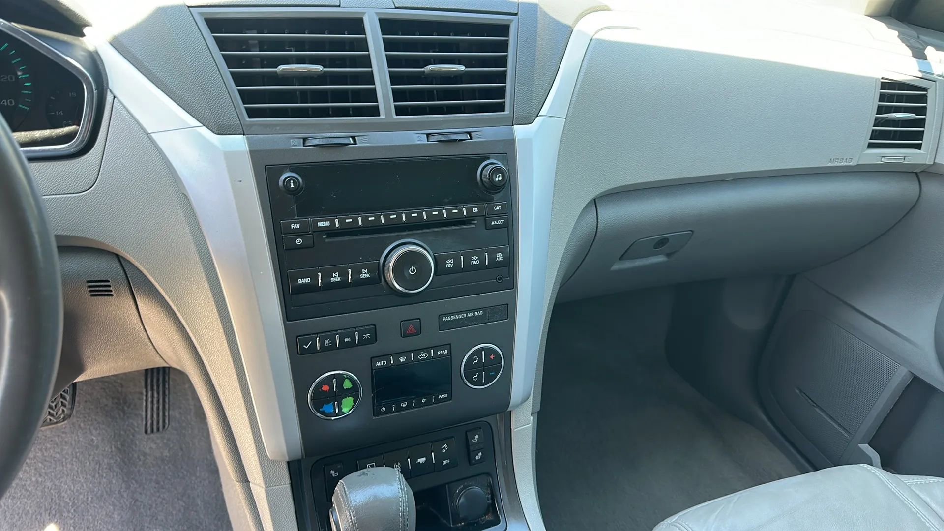 Used 2012 Chevrolet Traverse LT FWD image 23