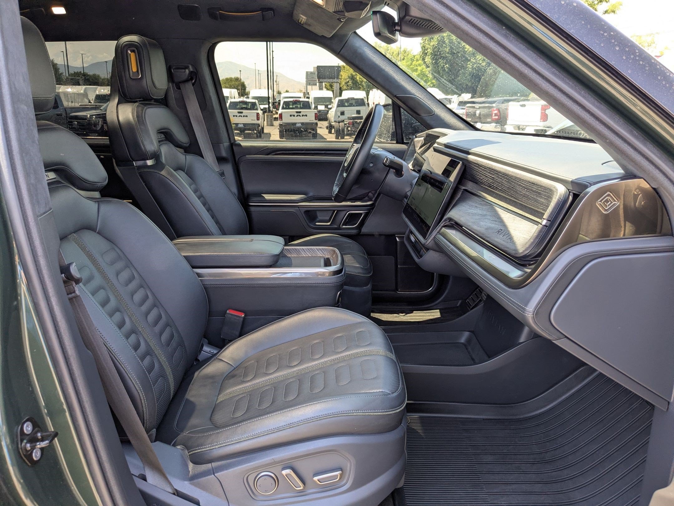 Used 2022 Rivian R1T Adventure AWD/4WD image 31