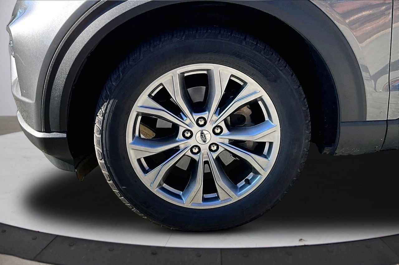 Used 2022 Ford Explorer XLT w/ Equipment Group 202A image 34