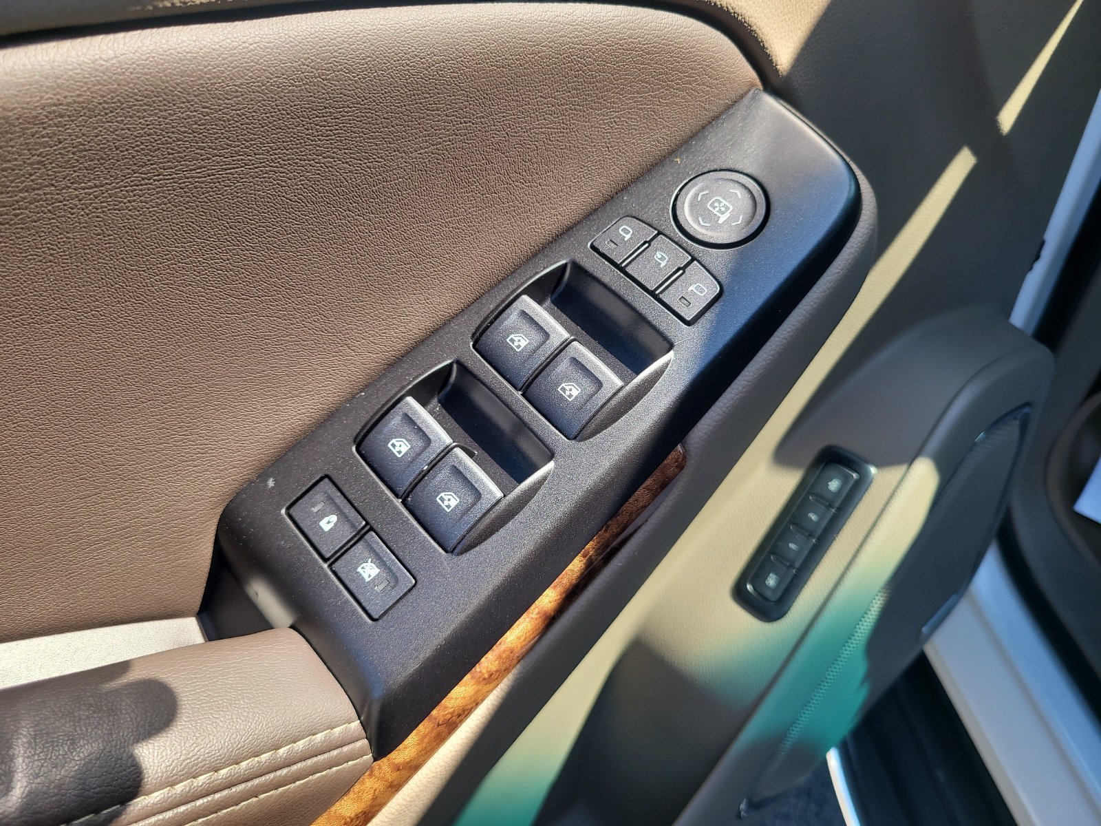 Used 2020 Chevrolet Suburban Premier AWD/4WD image 11