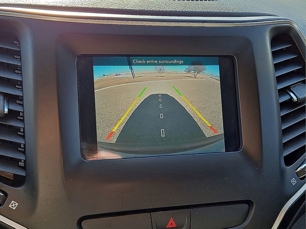 Used 2019 Jeep Cherokee Latitude w/ Popular Appearance Group image 27