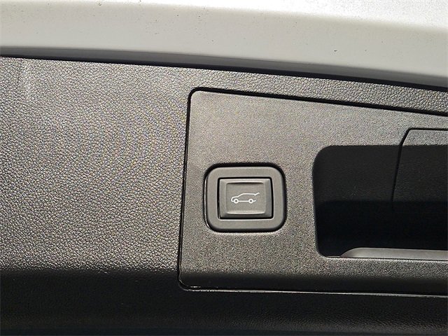 Used 2025 Cadillac XT4 Premium Luxury w/ Cold Weather Package image 7