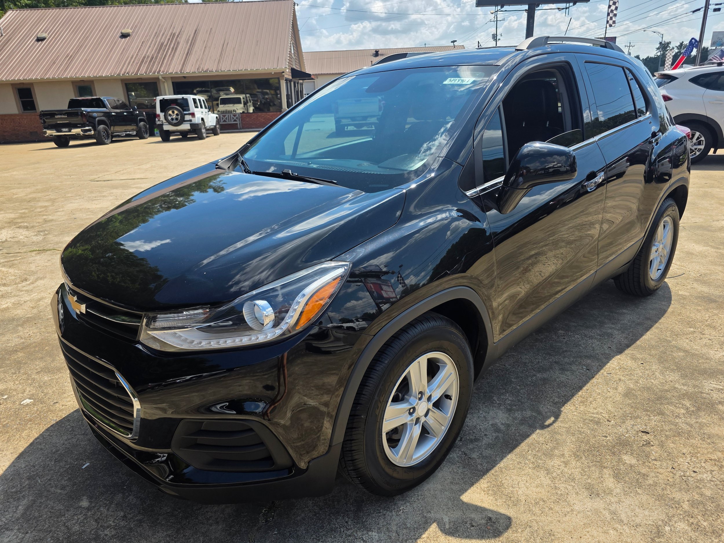 Used 2020 Chevrolet Trax LT w/ LT Convenience Package FWD image 1