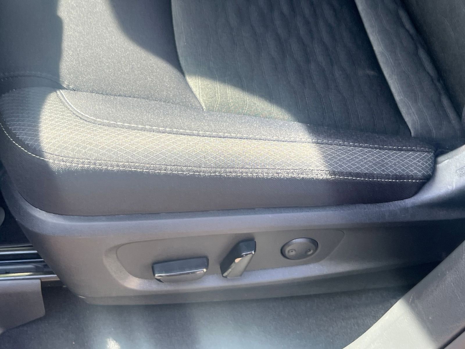Used 2025 Nissan Pathfinder SV FWD image 20