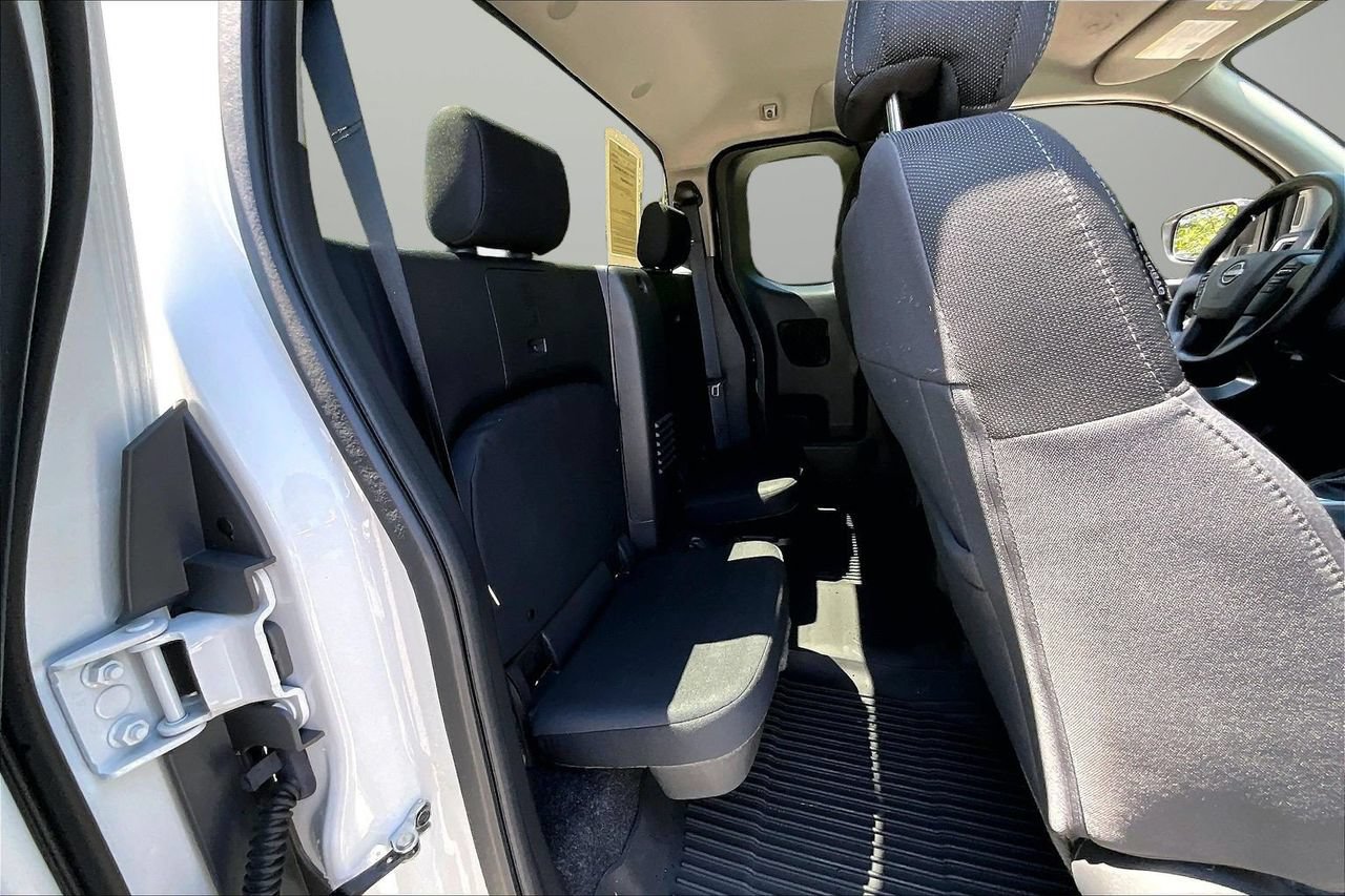 Used 2025 Nissan Frontier SV RWD image 22