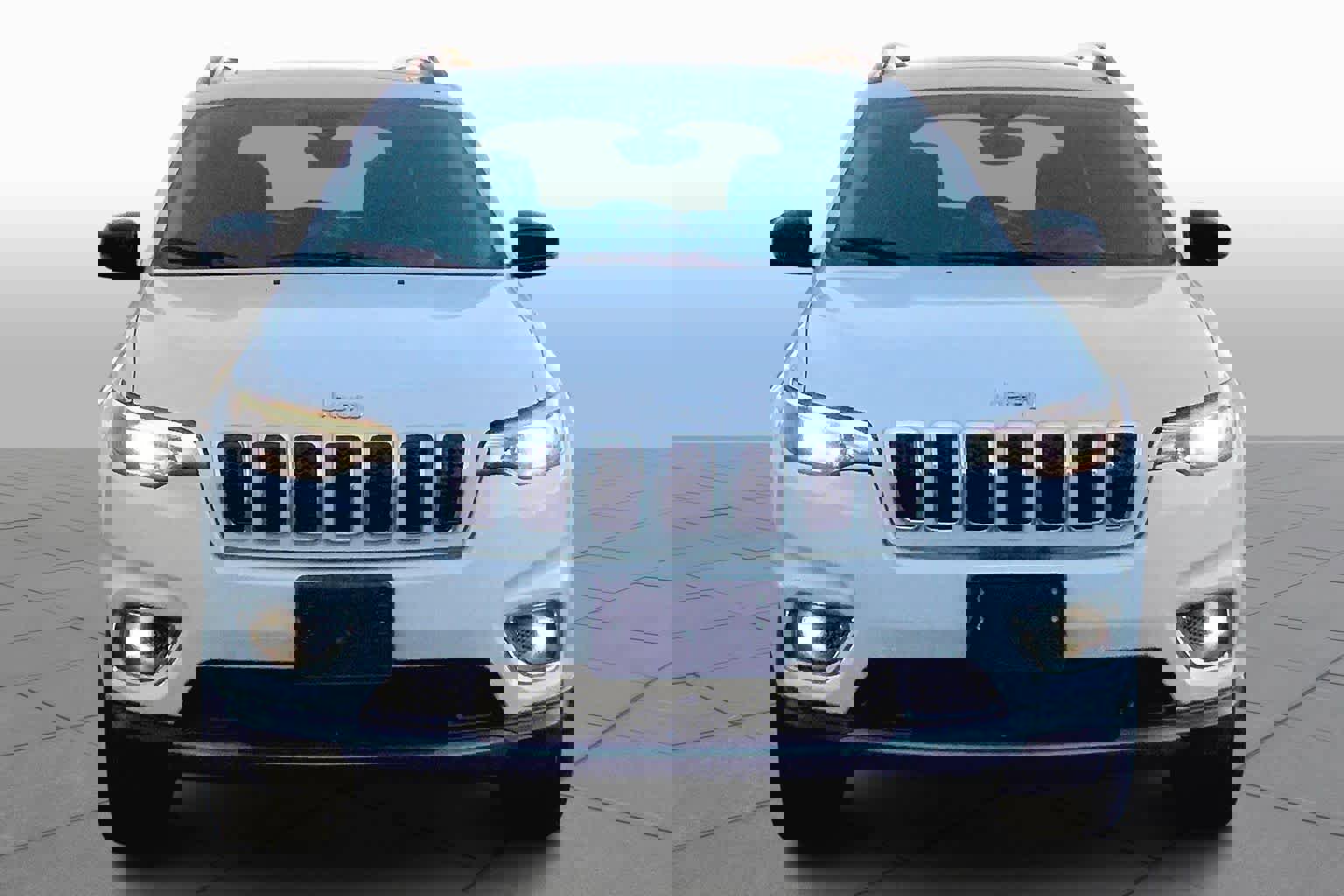 Used 2022 Jeep Cherokee Limited w/ Mopar Interior Package image 3