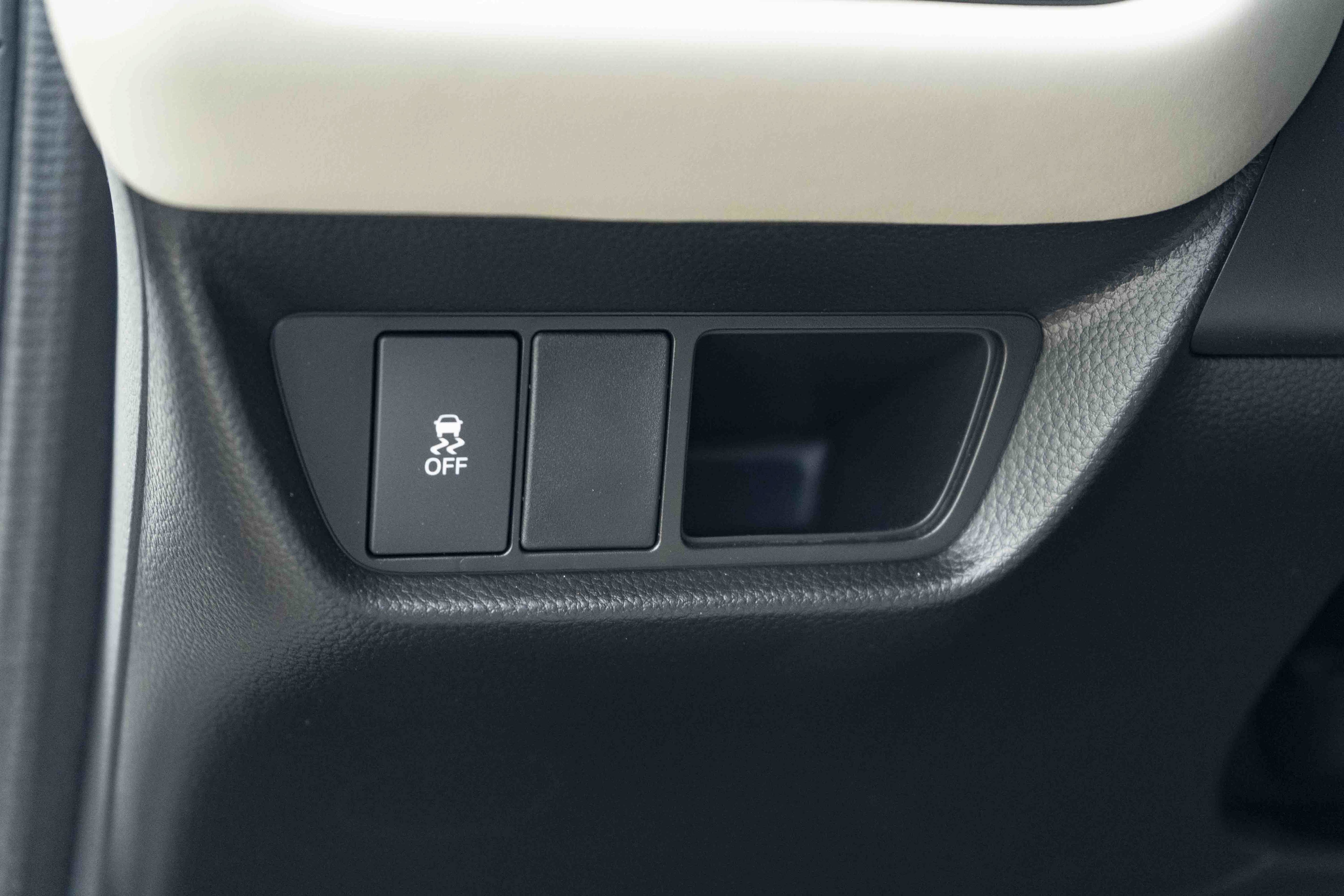 Certified 2026 Honda HR-V LX image 38