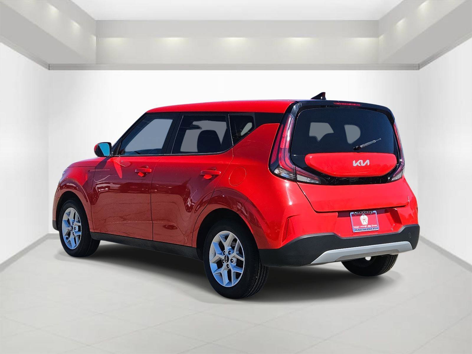 Used 2023 Kia Soul LX w/ LX Technology Package image 6