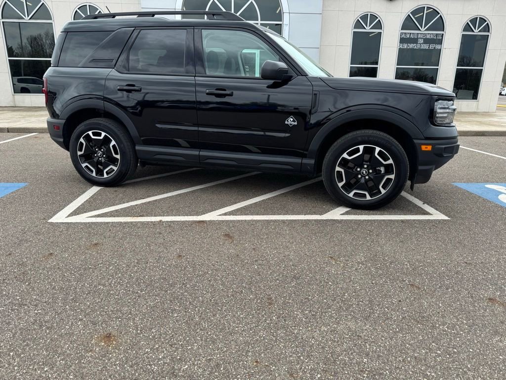 Used 2024 Ford Bronco Sport Outer Banks w/ Tech Package AWD/4WD image 2