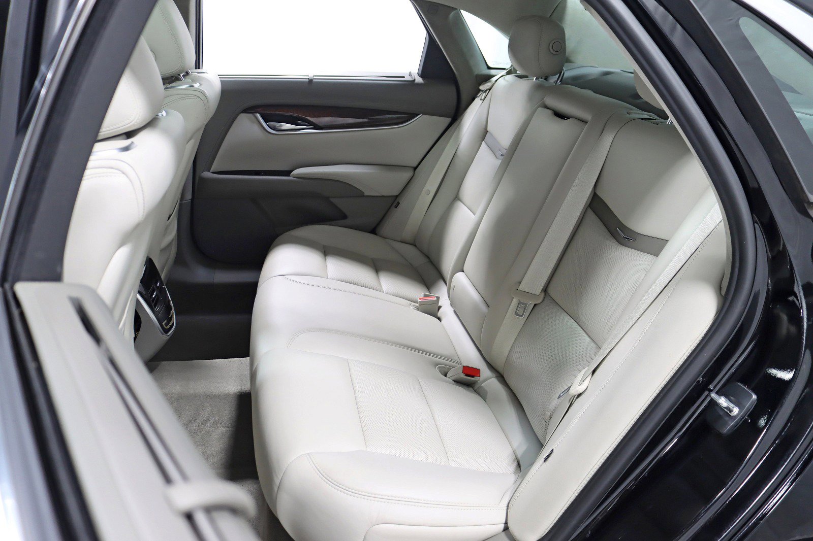 Used 2015 Cadillac XTS Platinum image 28