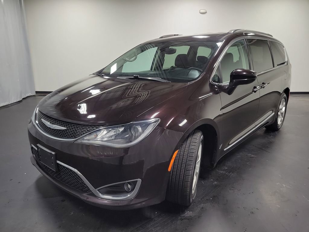 Used 2017 Chrysler Pacifica Touring-L w/ Tire & Wheel Group image 5