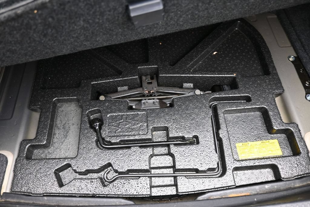 Used 2014 Toyota Camry SE w/ Moonroof Package FWD image 27