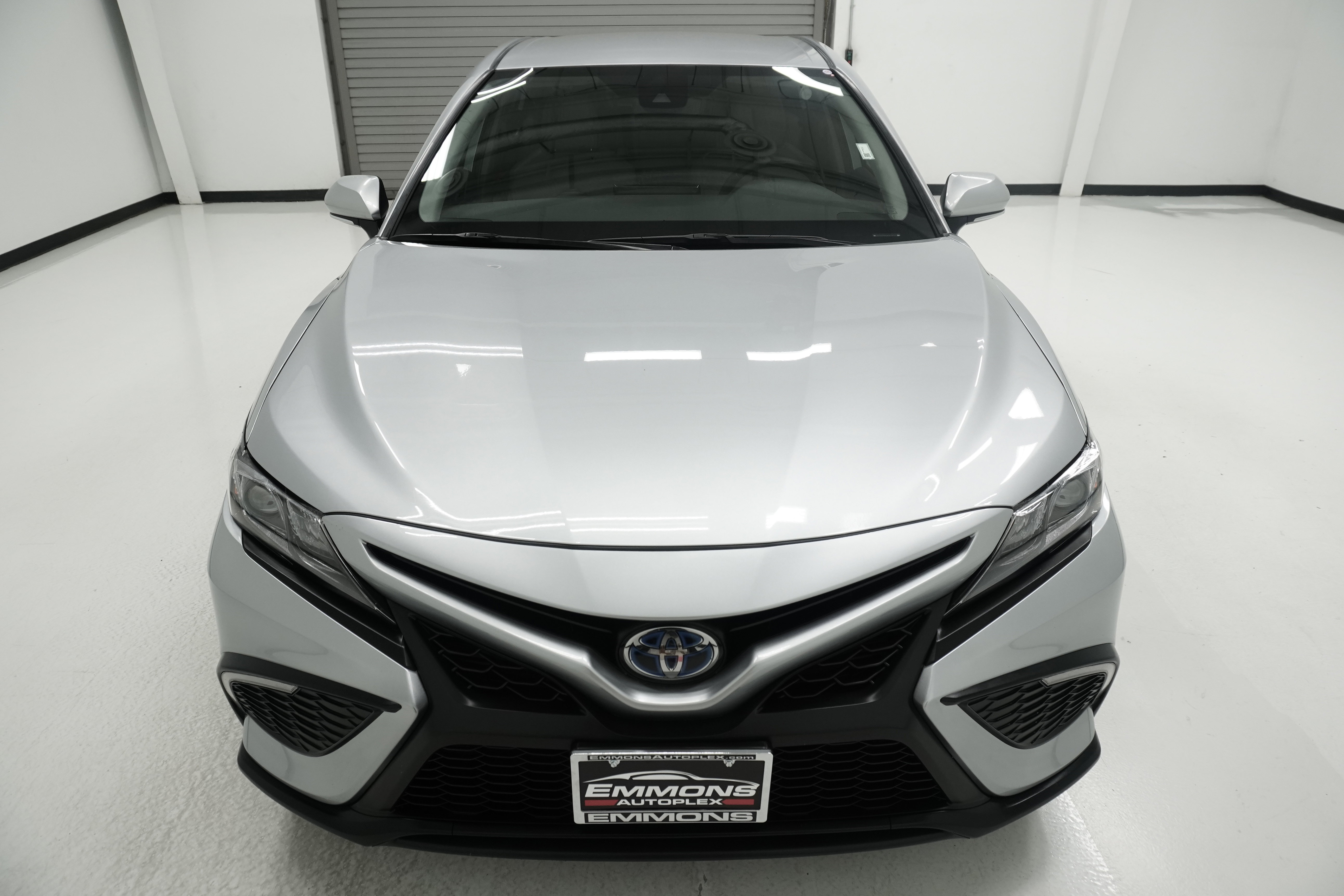 Used 2024 Toyota Camry SE FWD image 2
