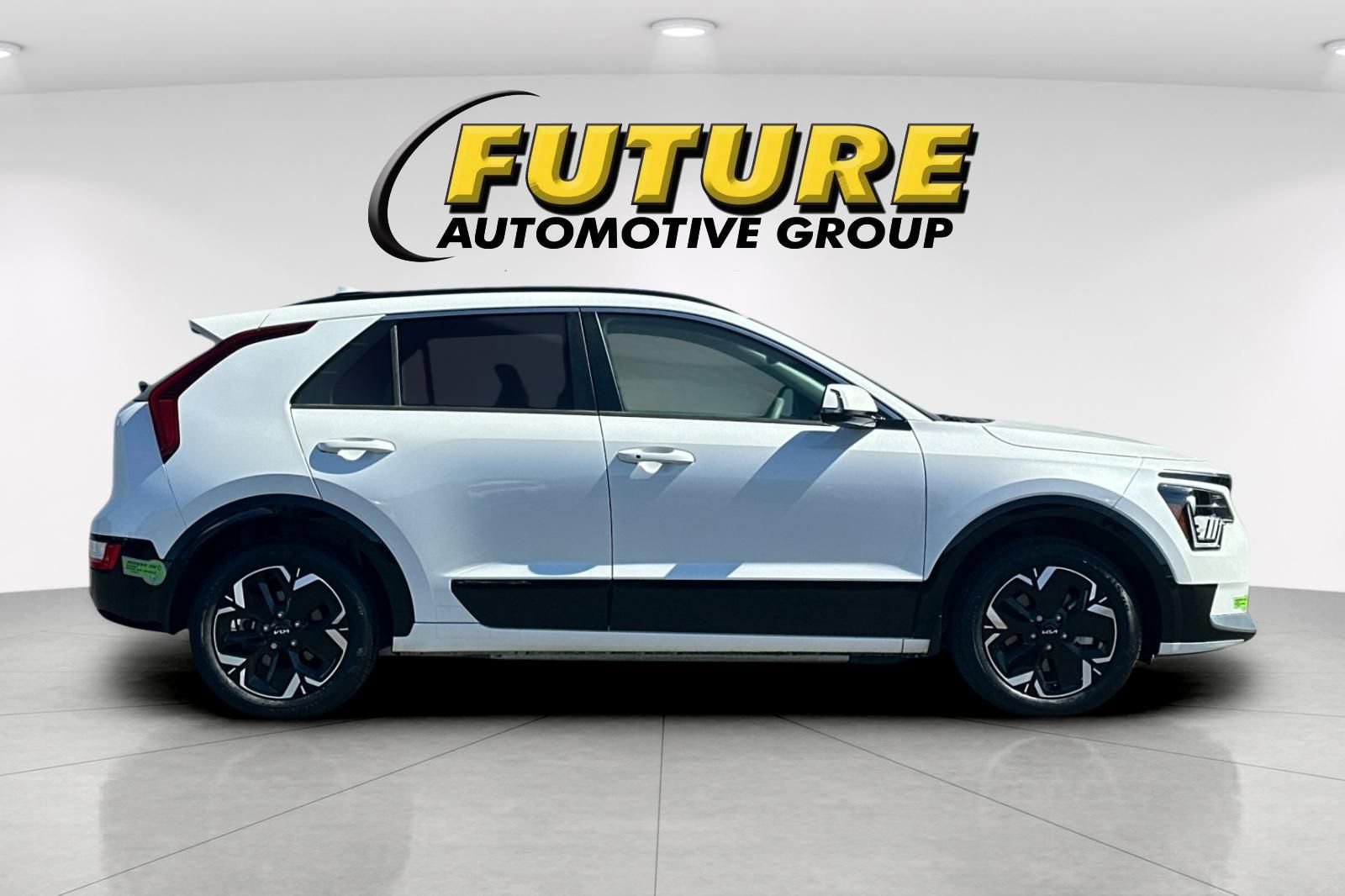 Certified 2023 Kia Niro Wind FWD image 3