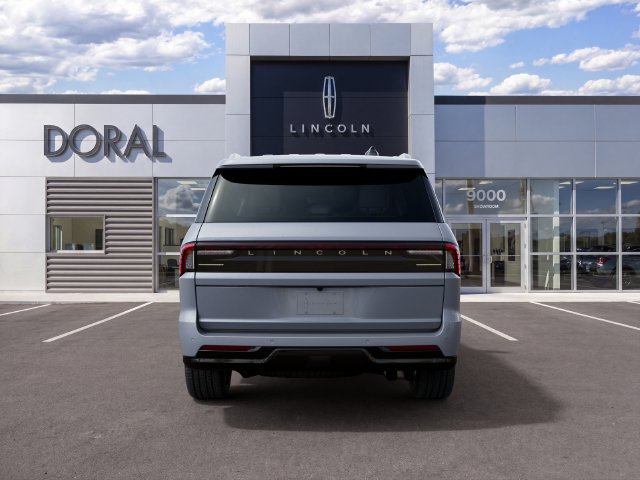 New 2027 Lincoln Navigator Premiere RWD image 7
