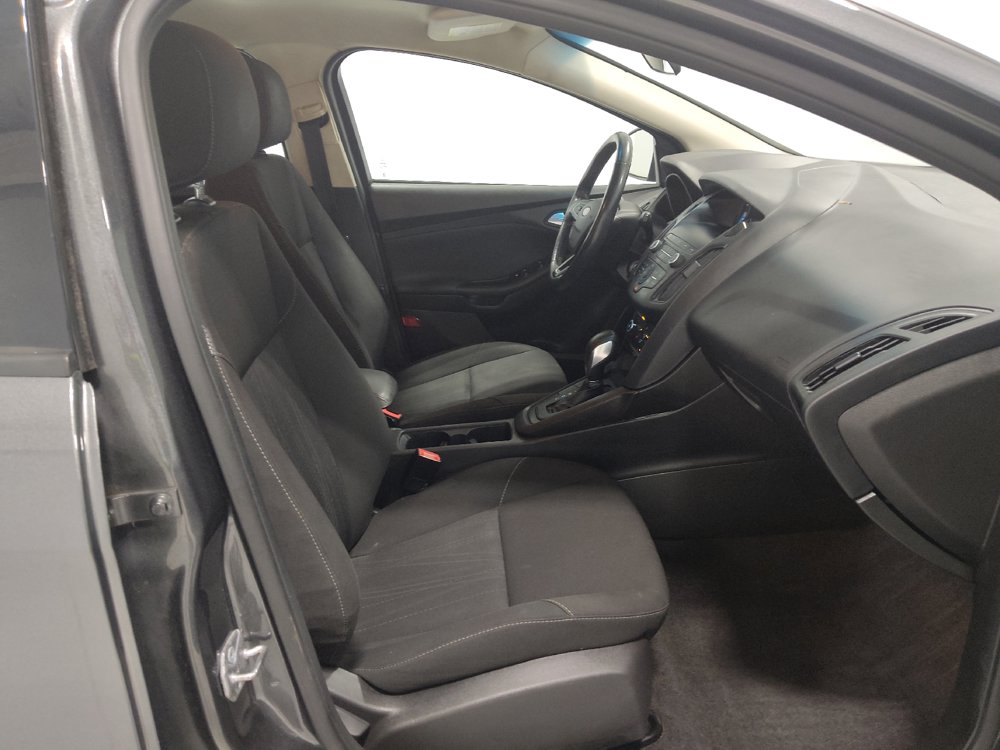 Used 2018 Ford Focus SE w/ Cold Weather Package FWD image 21