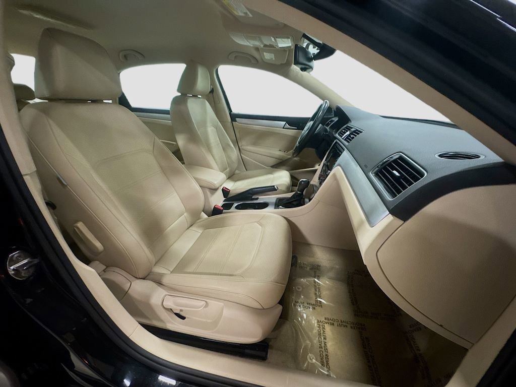 Used 2013 Volkswagen Passat 2.5 SE image 32