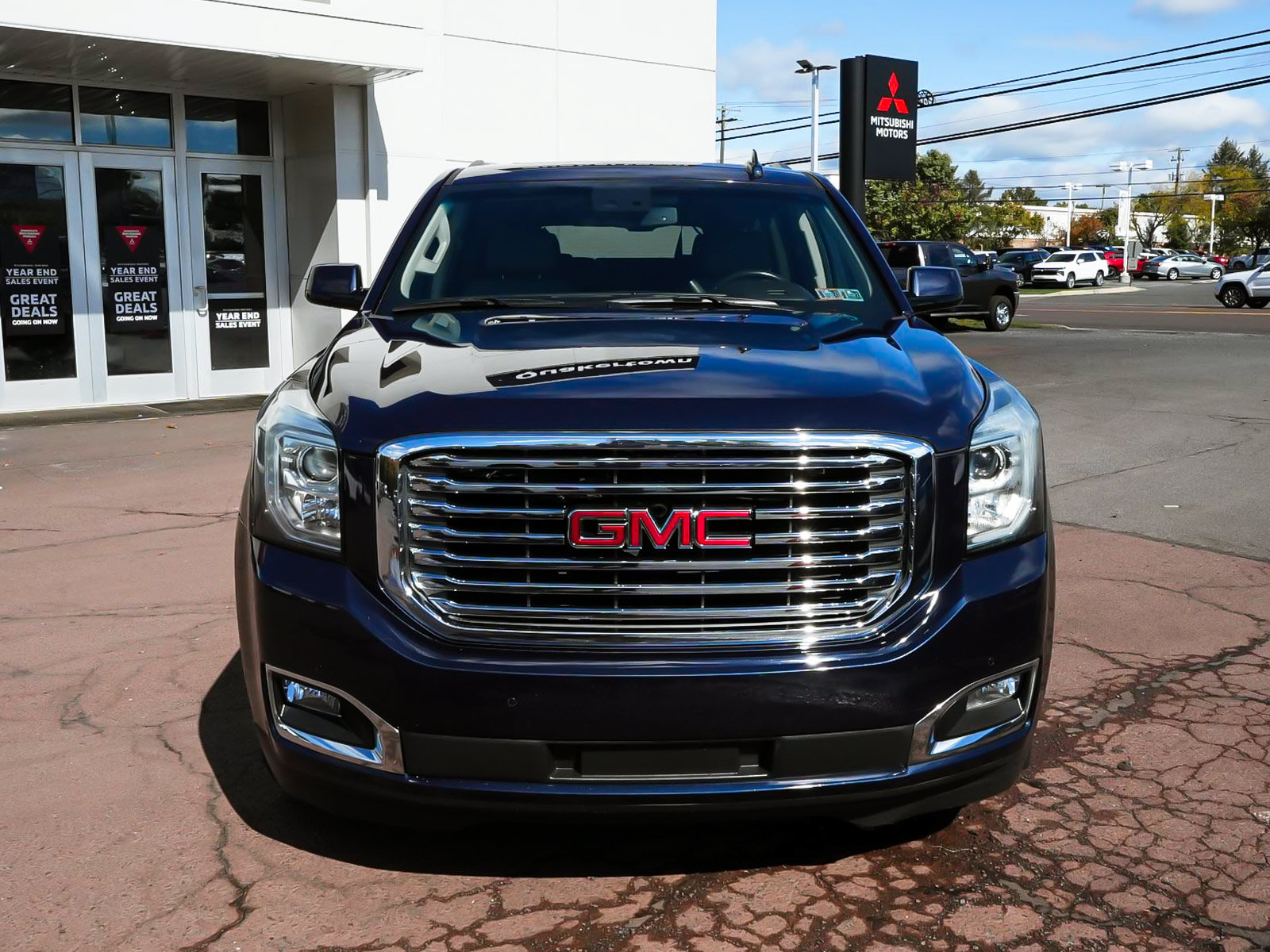 Used 2018 GMC Yukon XL SLT w/ Premium Edition AWD/4WD image 2