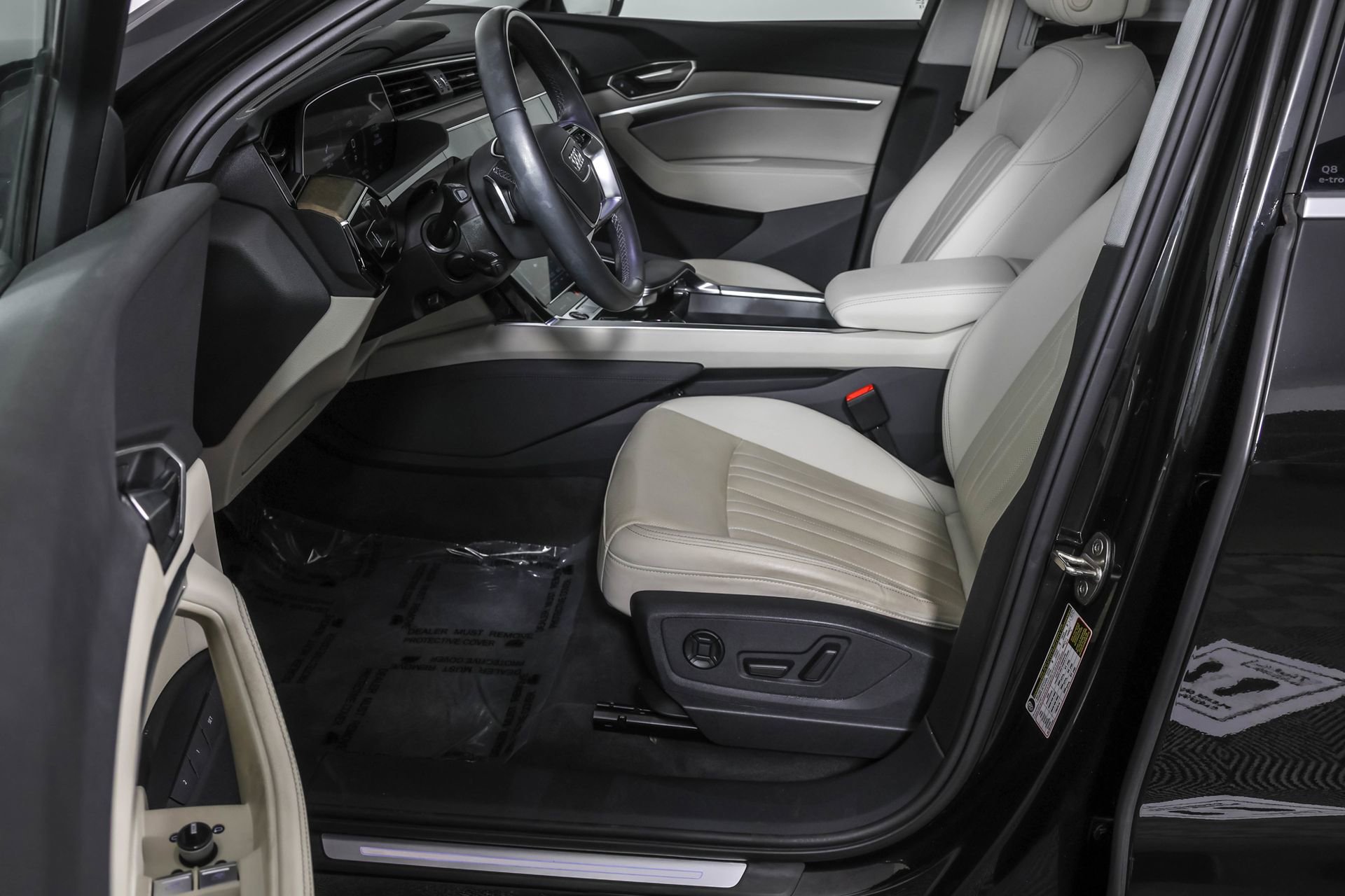 Used 2024 Audi Q8 e-tron Premium Plus w/ Premium Plus Package image 22