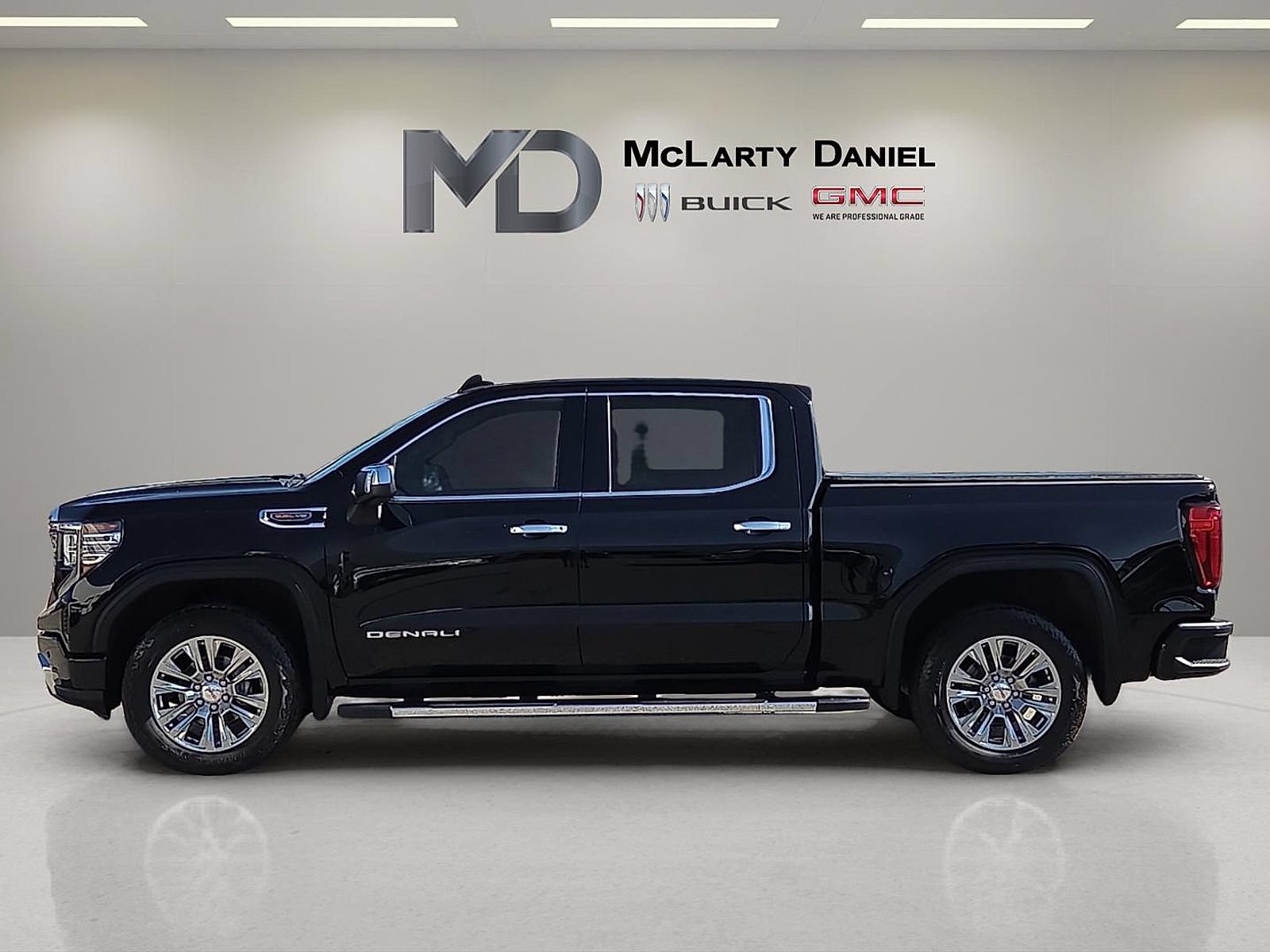 Used 2022 GMC Sierra 1500 Denali AWD/4WD image 2