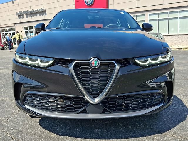 Used 2024 Alfa Romeo Tonale Ti w/ Premium Interior Package image 2