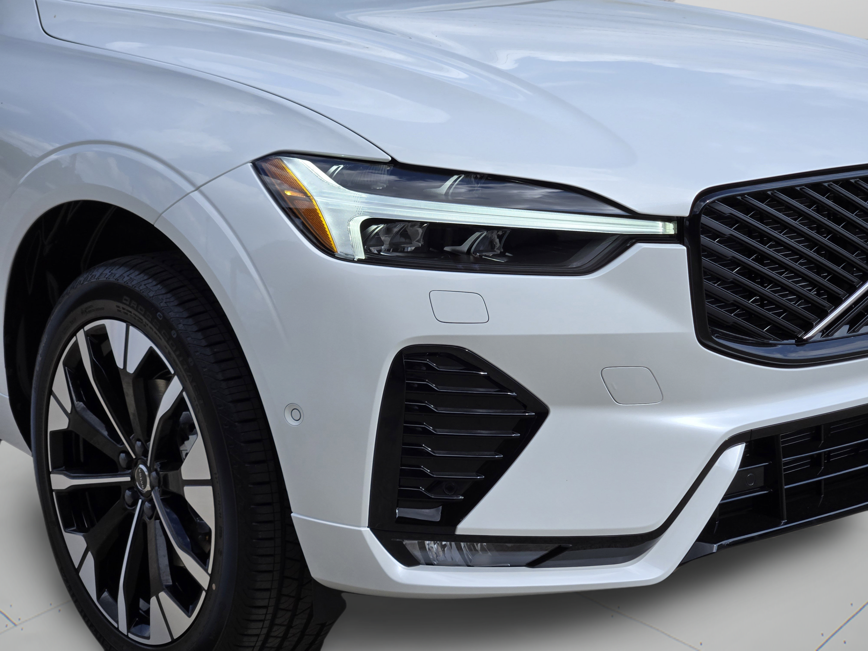 New 2026 Volvo XC60 B5 Plus w/ Protection Package Premier AWD/4WD image 29