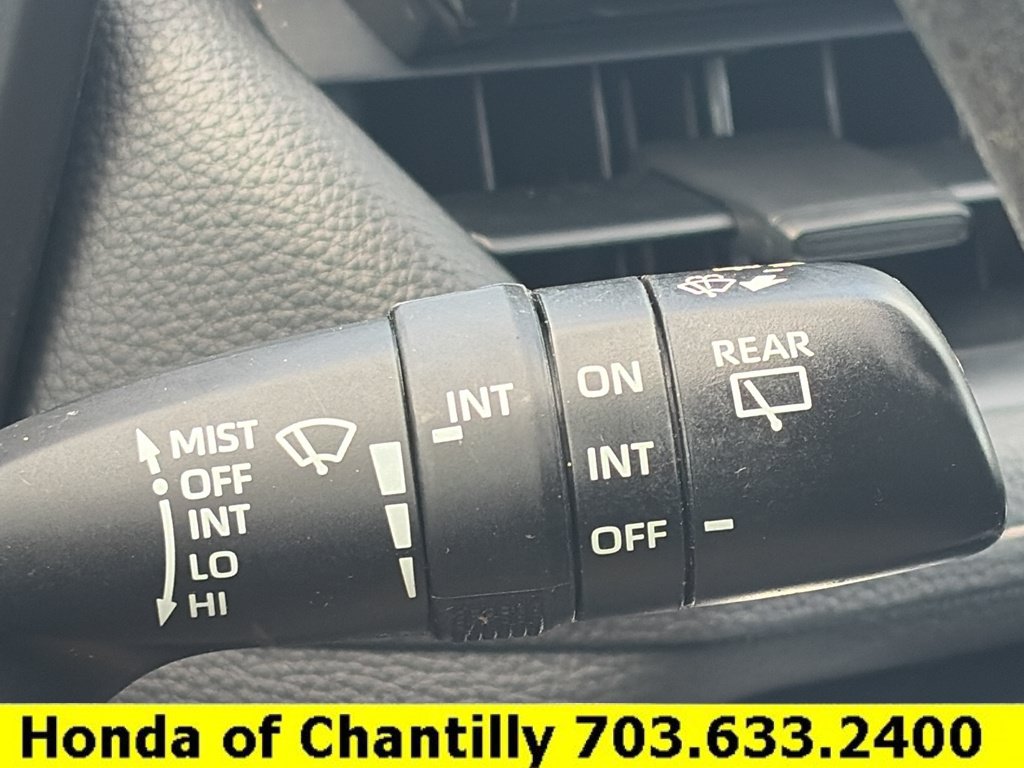 Used 2021 Toyota RAV4 XLE AWD/4WD image 11