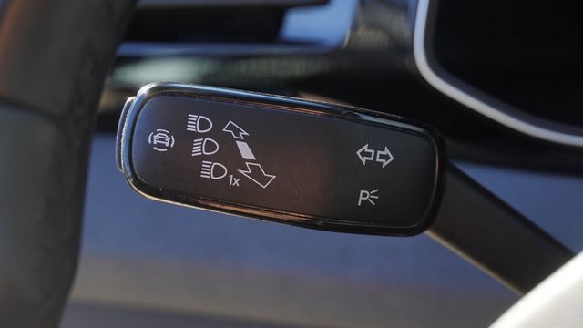 Used 2025 Volkswagen Jetta SE image 28