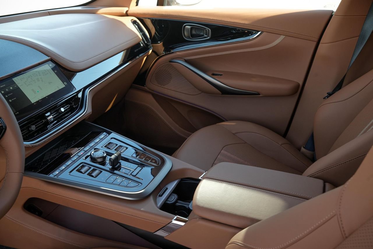 New 2026 Aston Martin DBX 707 image 16