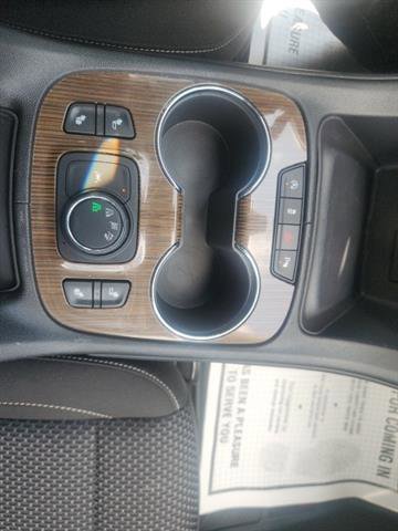 Used 2023 GMC Acadia SLE w/ Driver Convenience Package image 25