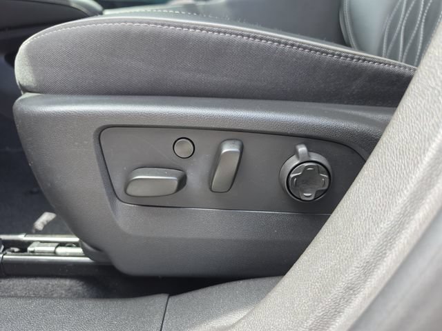 Certified 2021 Buick Envision Avenir w/ Technology Package II FWD image 18