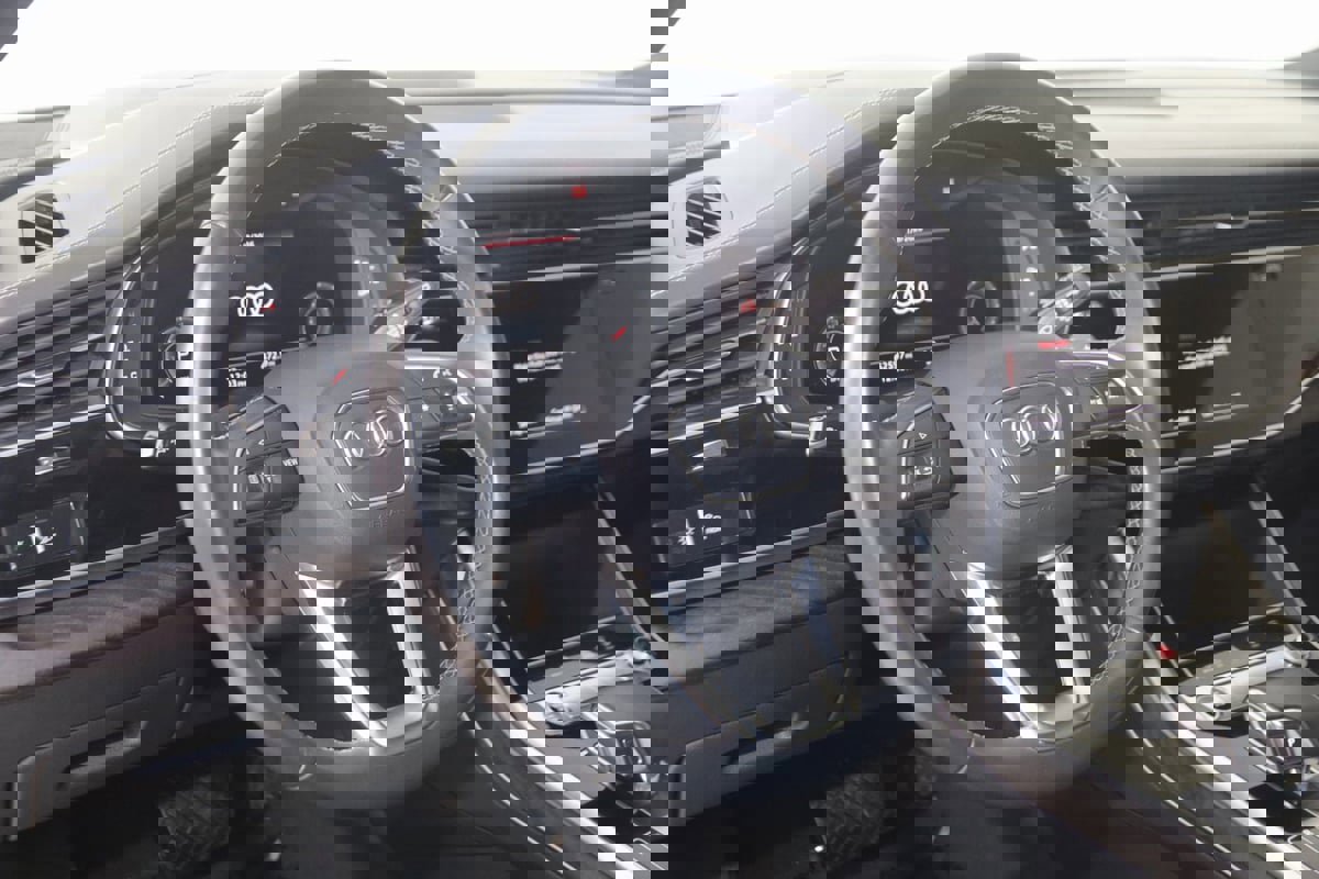 Used 2021 Audi Q8 Prestige w/ Prestige Package image 6