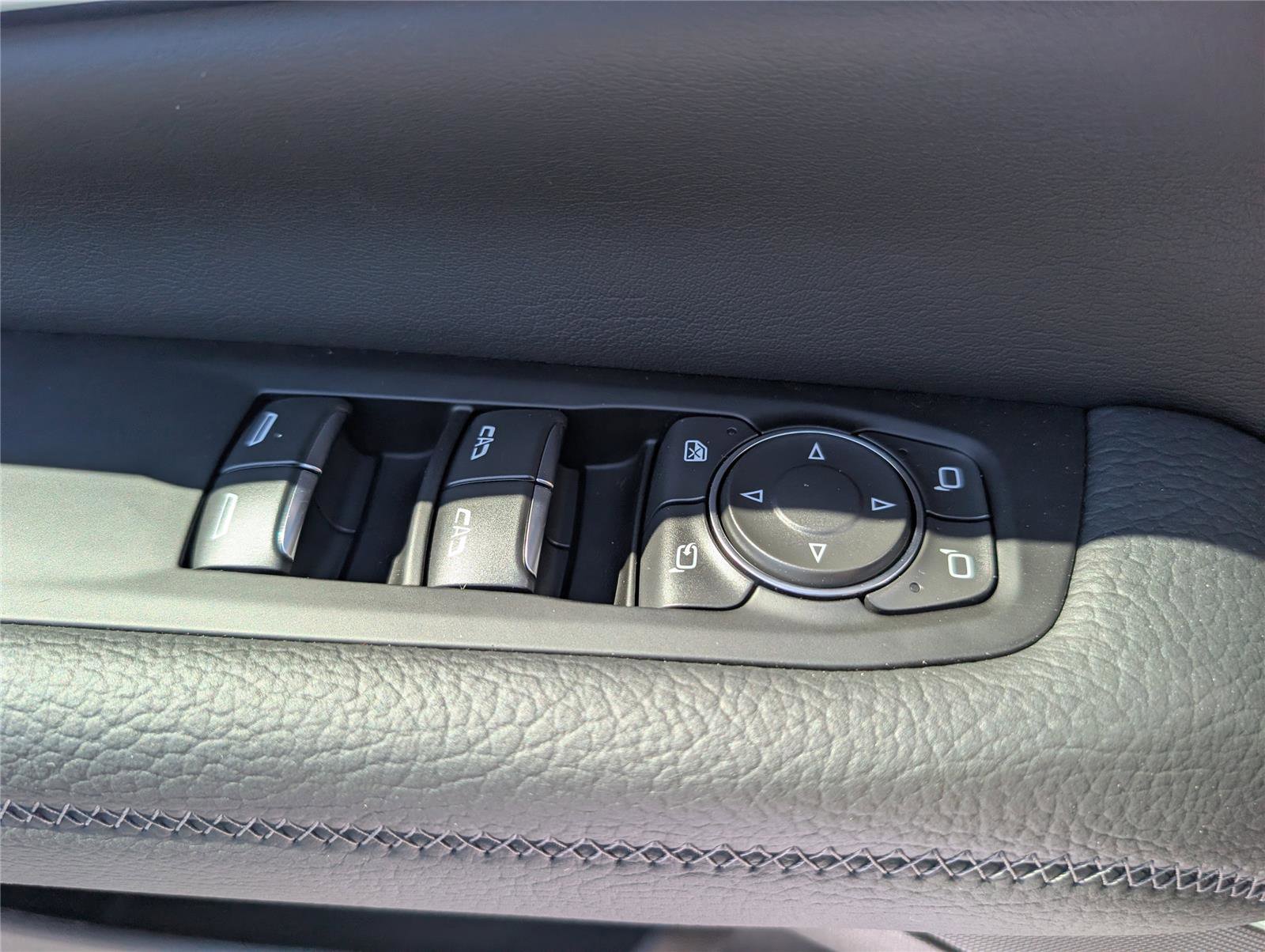 New 2026 GMC Yukon Denali w/ Denali Reserve Package image 15