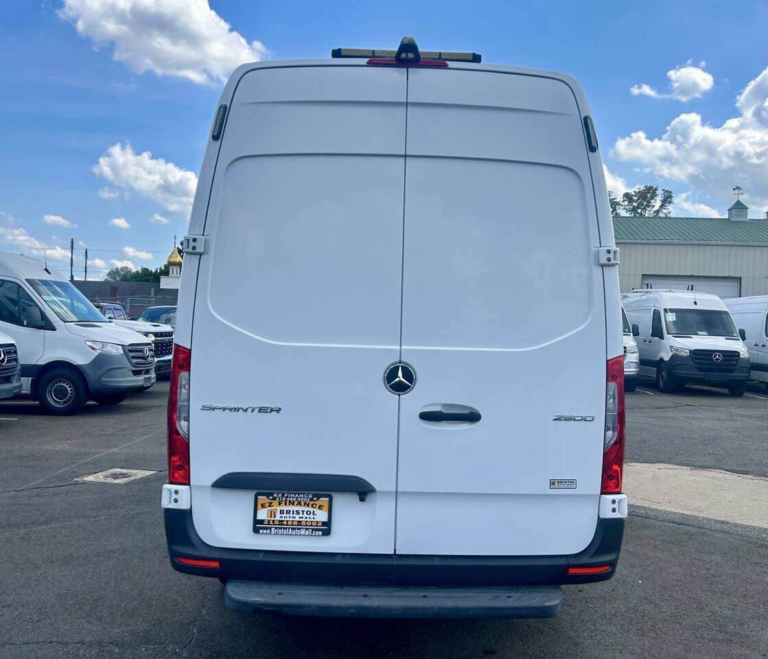 Used 2021 Mercedes-Benz Sprinter 2500 image 4