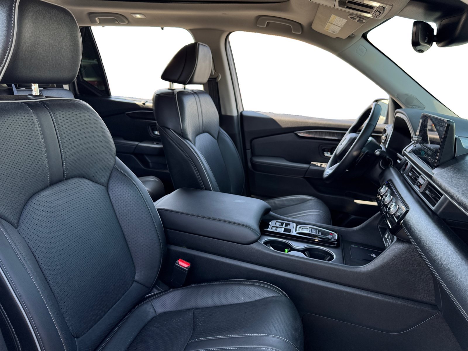 Used 2025 Honda Pilot Elite image 15