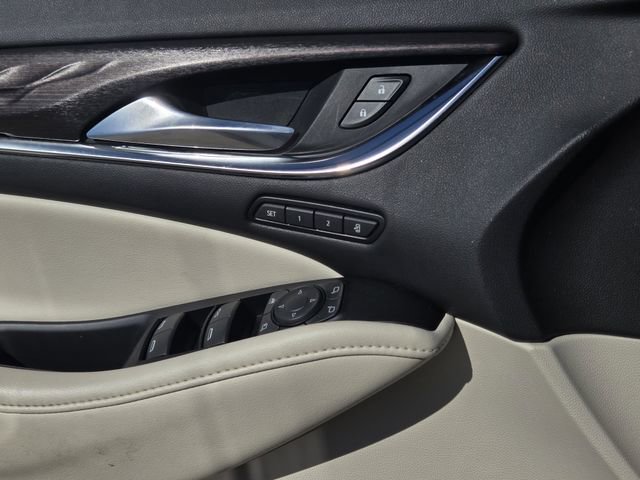 Used 2023 Buick Enclave Avenir w/ Avenir Technology Package image 18