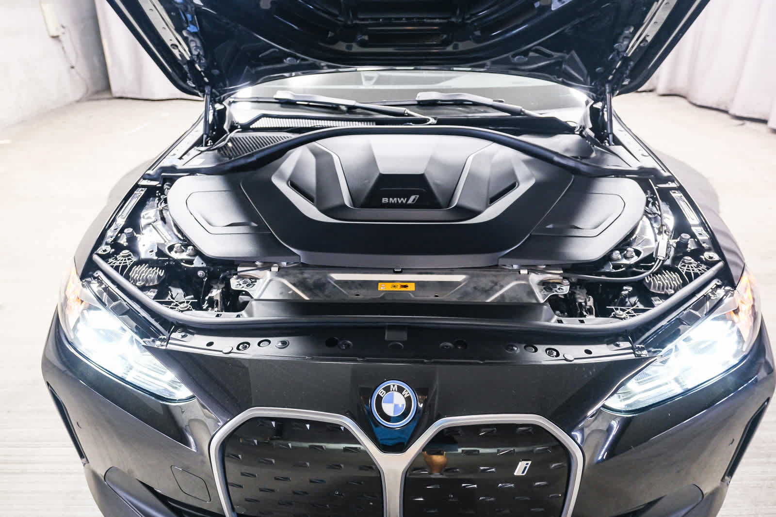 Used 2023 BMW i4 eDrive40 w/ Premium Package RWD image 33