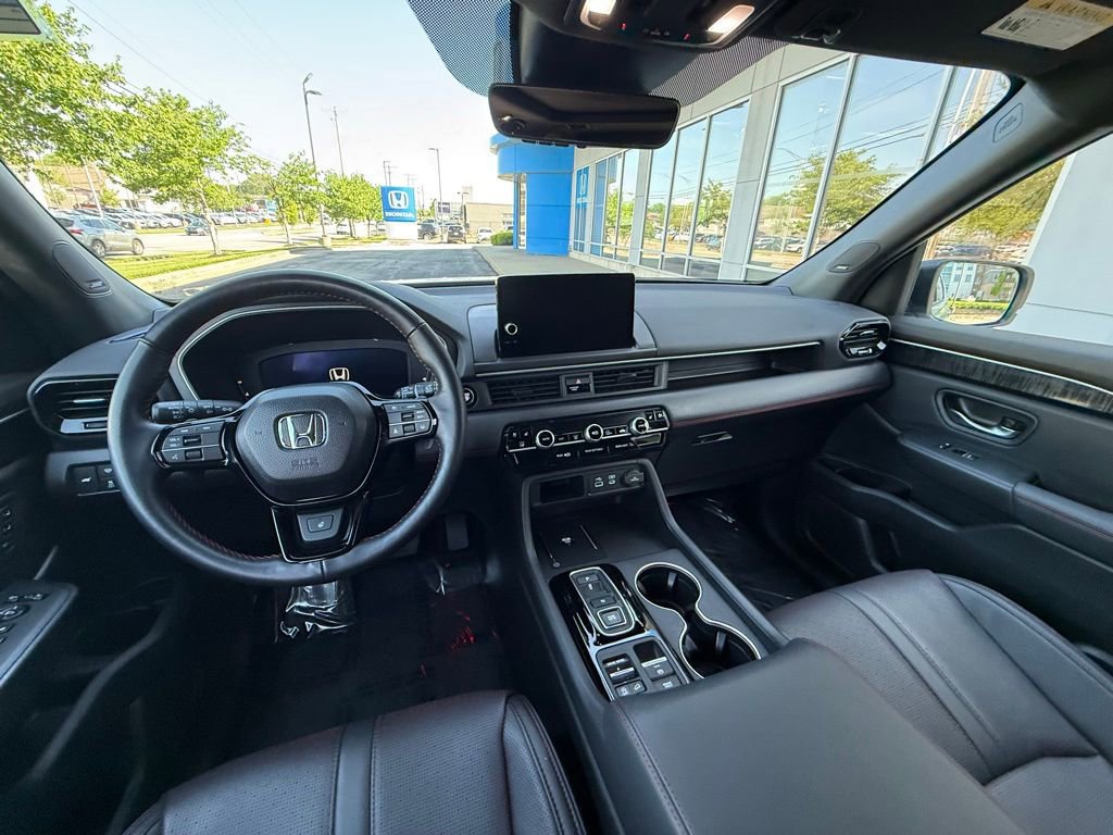 Used 2025 Honda Pilot Black Edition image 19