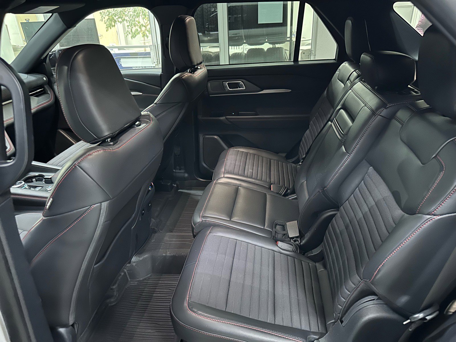 Certified 2025 Ford Explorer ST-Line image 23