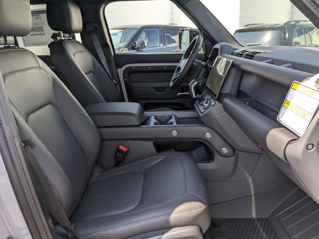 New 2026 Land Rover Defender 110 X-Dynamic SE AWD/4WD image 17