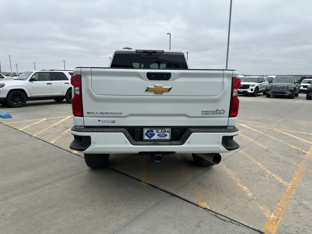 Used 2024 Chevrolet Silverado 2500 High Country w/ Technology Package AWD/4WD image 6