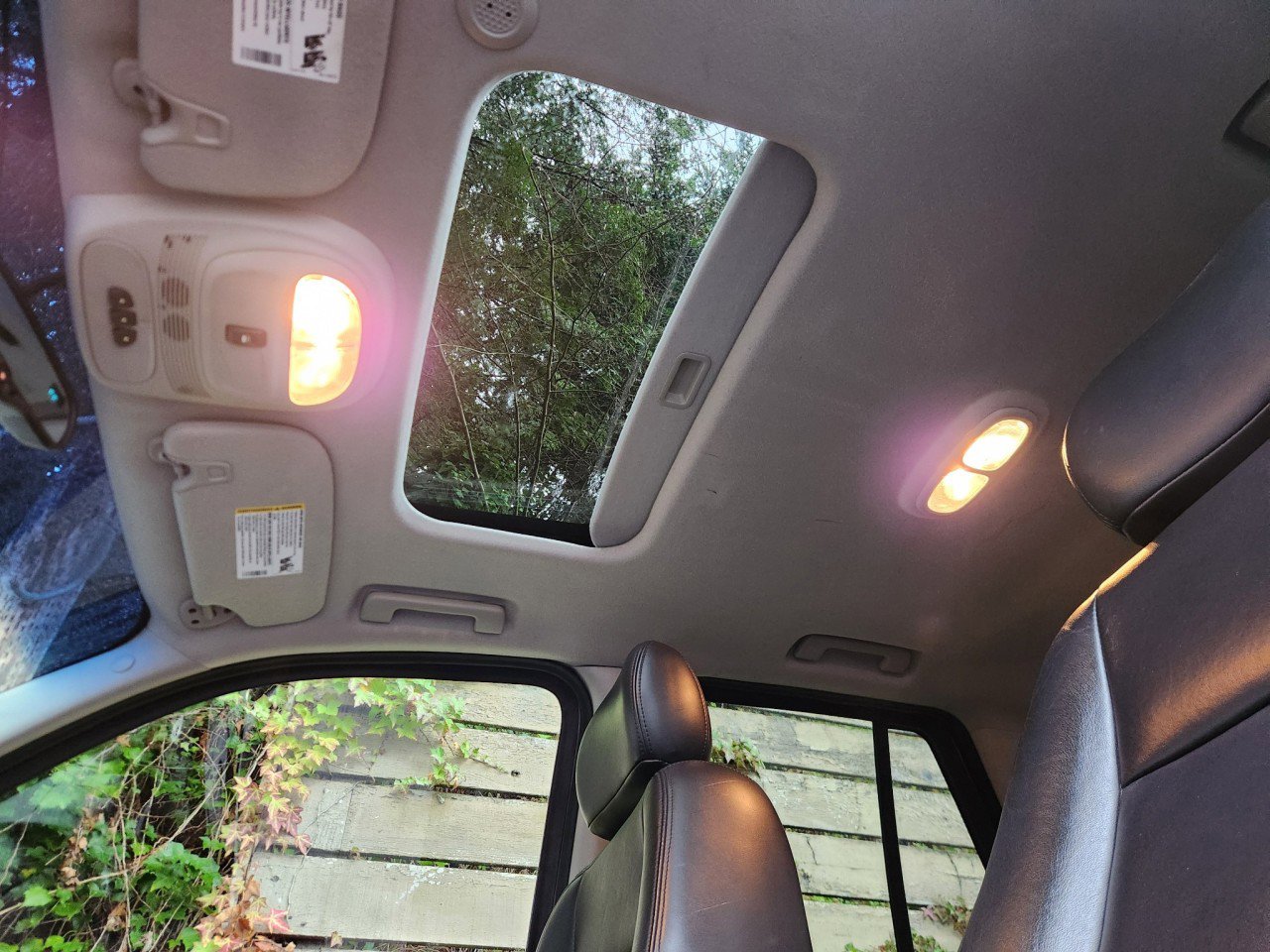 Used 2009 GMC Envoy Denali w/ Sun And 6-Disc Cd Package image 9