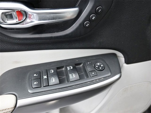 Used 2019 Jeep Cherokee Limited image 25