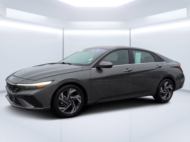 Used 2025 Hyundai Elantra SEL FWD image 7