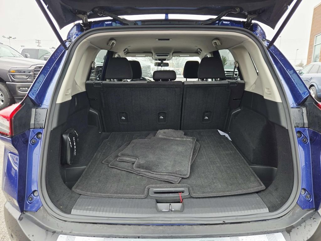 Used 2023 Nissan Rogue SV image 13