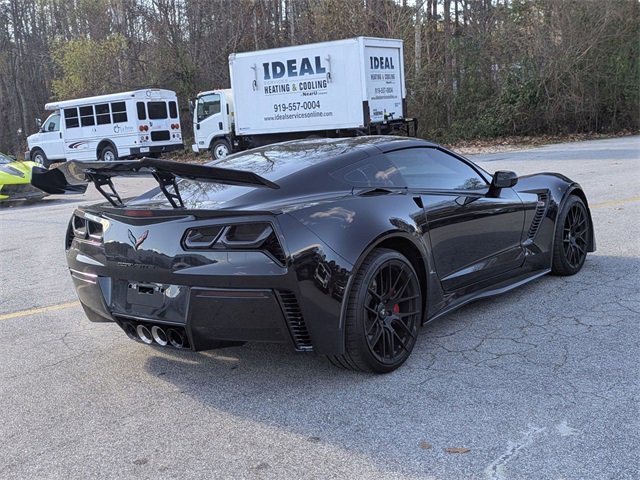 Used 2015 Chevrolet Corvette Z06 w/ 3LZ Preferred Equipment Group image 2