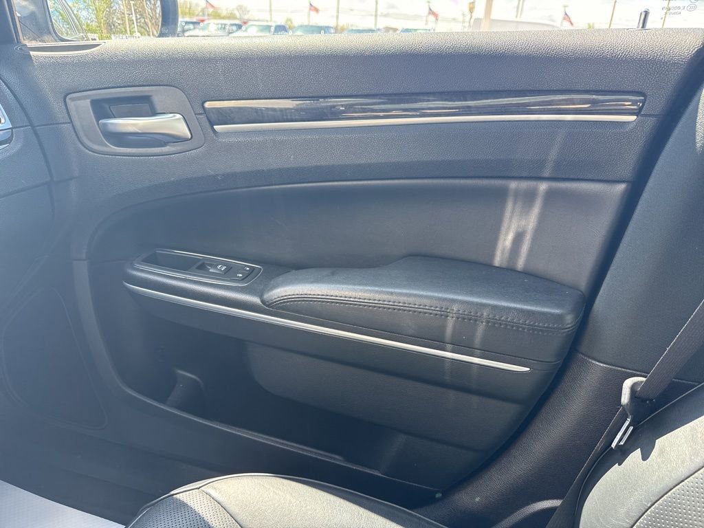 Used 2013 Chrysler 300 C image 21